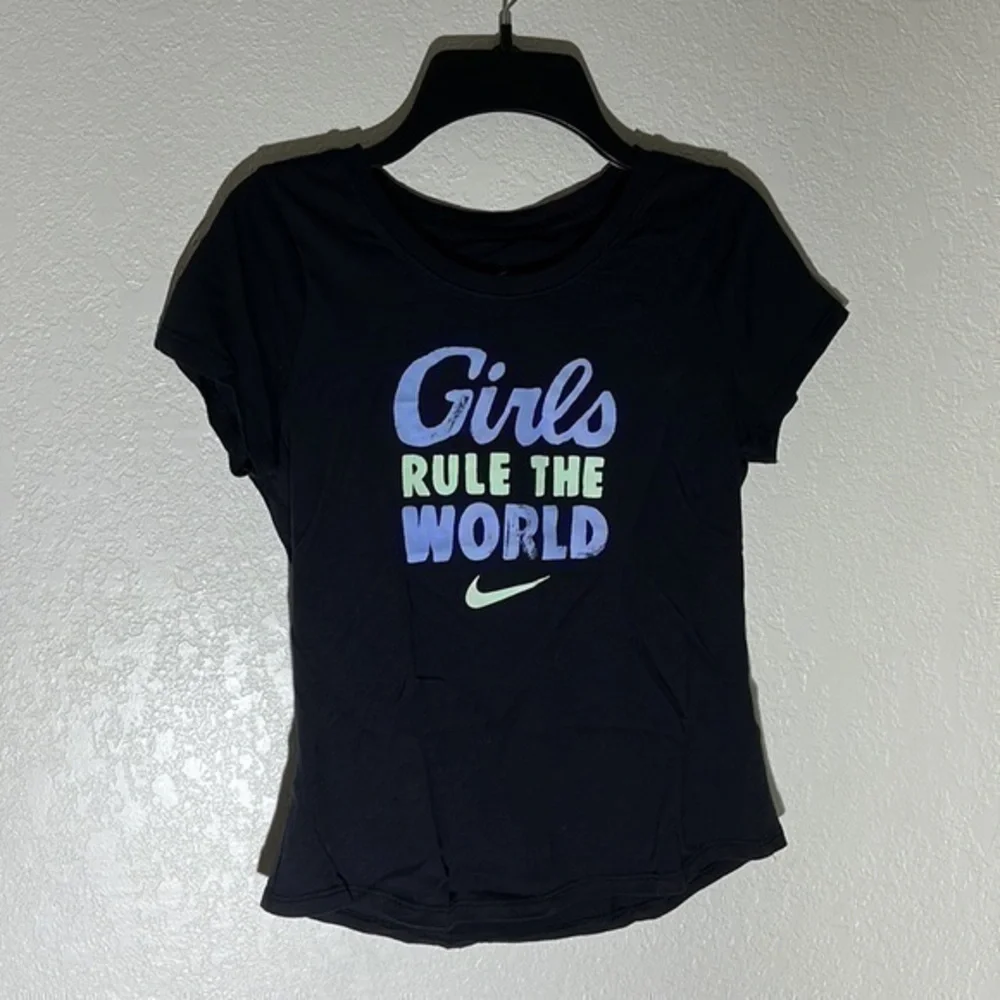 🌈Girls Nike Tee - Shirt